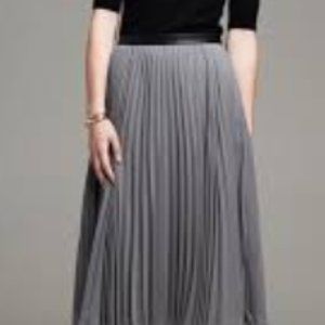 Banana Republic Gray Pleated Skirt